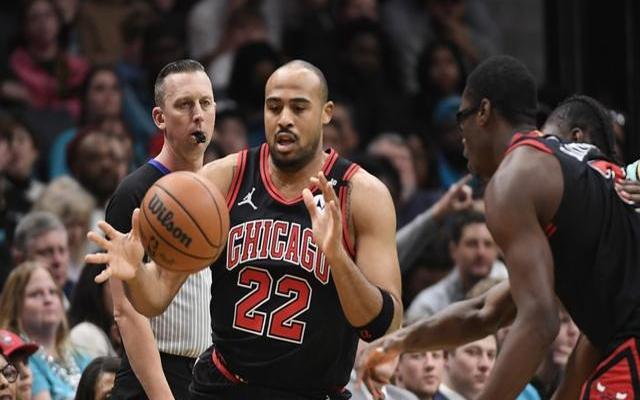 开云官网-关于夏洛特黄蜂迎NBA常规赛关键赛；赛前调整名单；气氛紧张；轮换策略成焦点的信息