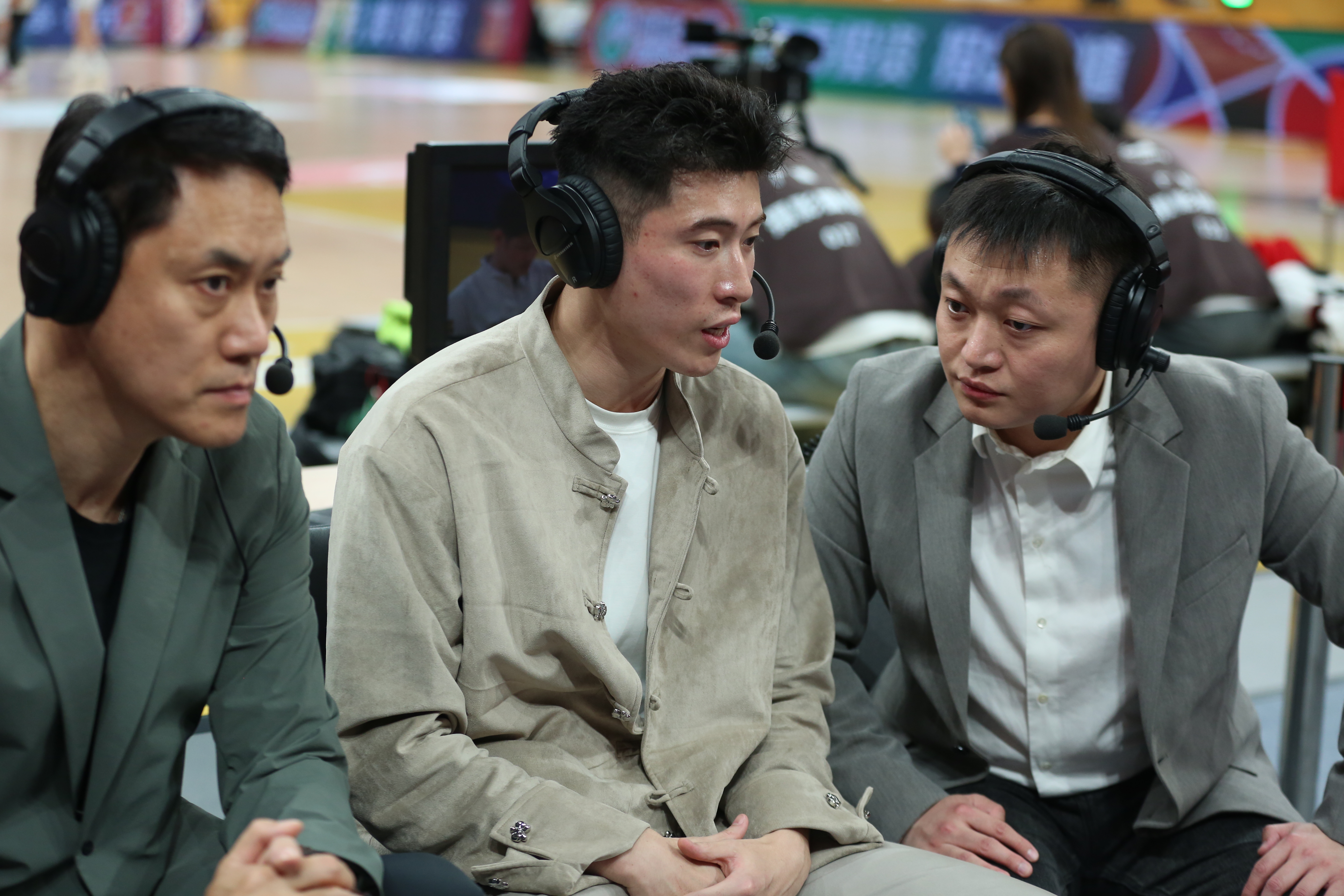 开云体育-浙江队迎NBA季后赛关键赛，今夜队长鼓劲，气氛紧张，数据趋势出现新变化(科比00年季后赛数据)